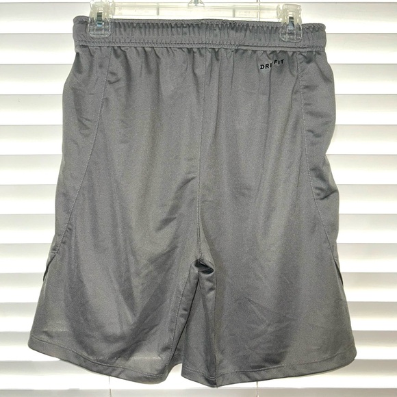 Men’s Nike Dri-Fit Gray Training Shorts - Picture 4 of 5